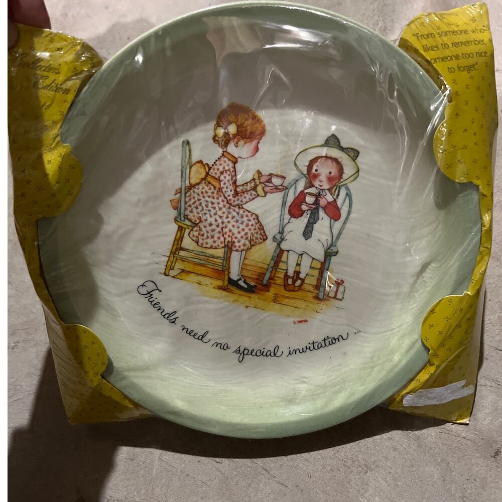 Vintage Holly Hobbie American Greetings Friends Plate Original Package 1972